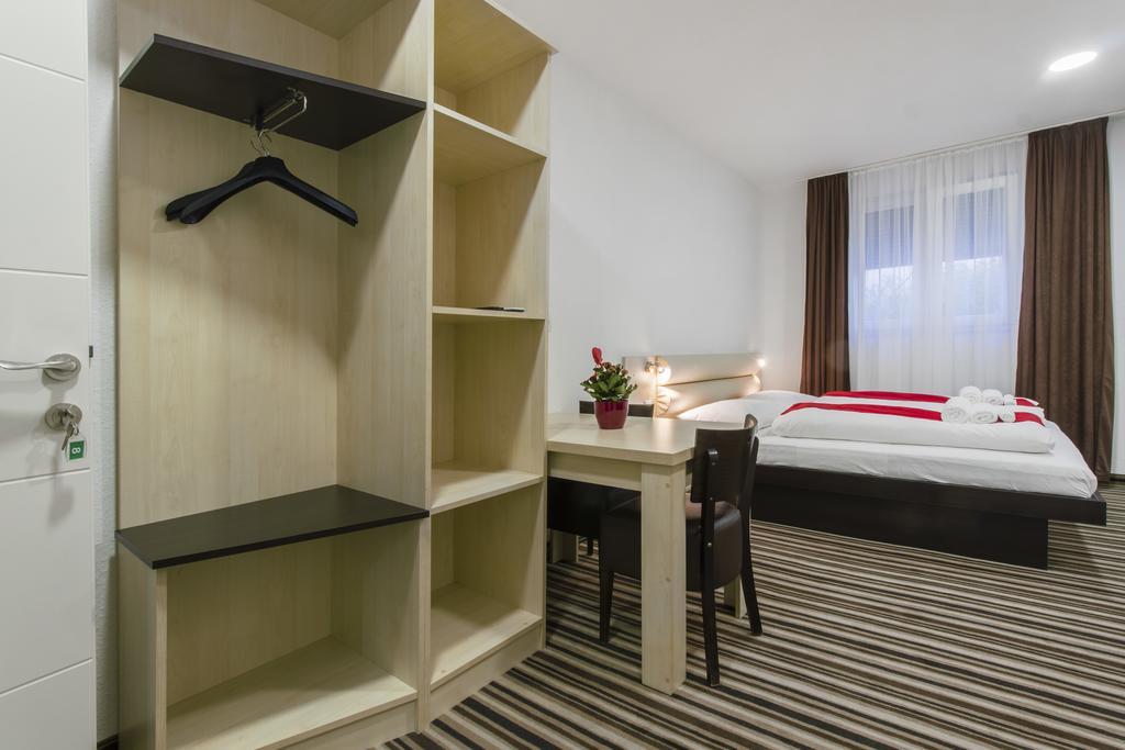 Parkcity Rooms Šibenik Esterno foto