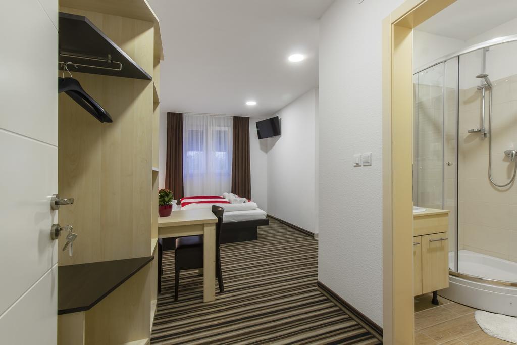 Parkcity Rooms Šibenik Esterno foto