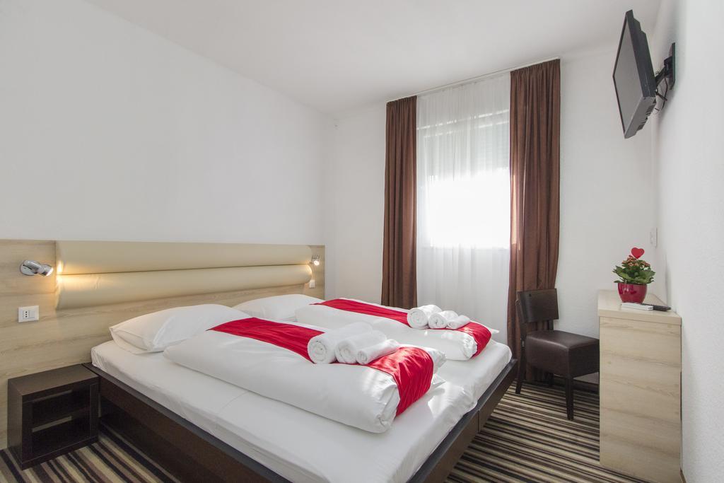 Parkcity Rooms Šibenik Esterno foto