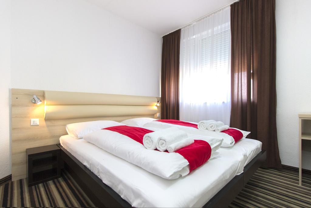 Parkcity Rooms Šibenik Esterno foto