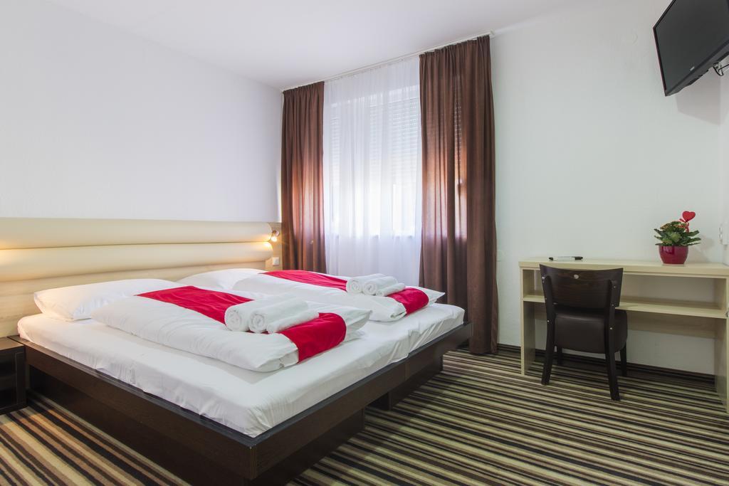 Parkcity Rooms Šibenik Esterno foto